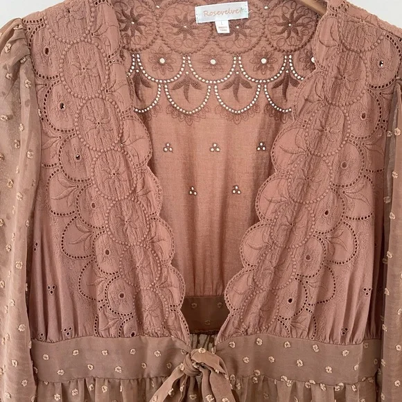 Romantic Eyelet Robe - Picture 2 of 8